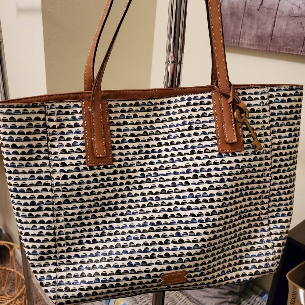 Fossil handbag